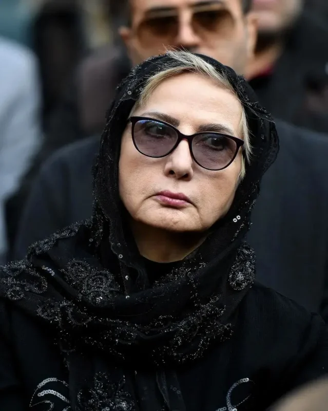 کارگردان پیشکسوت تئاتر ایران؛ حضور چهرههای برجسته در مراسم تشییع هادی مرزبان photo 2025 11 27 10 21 40