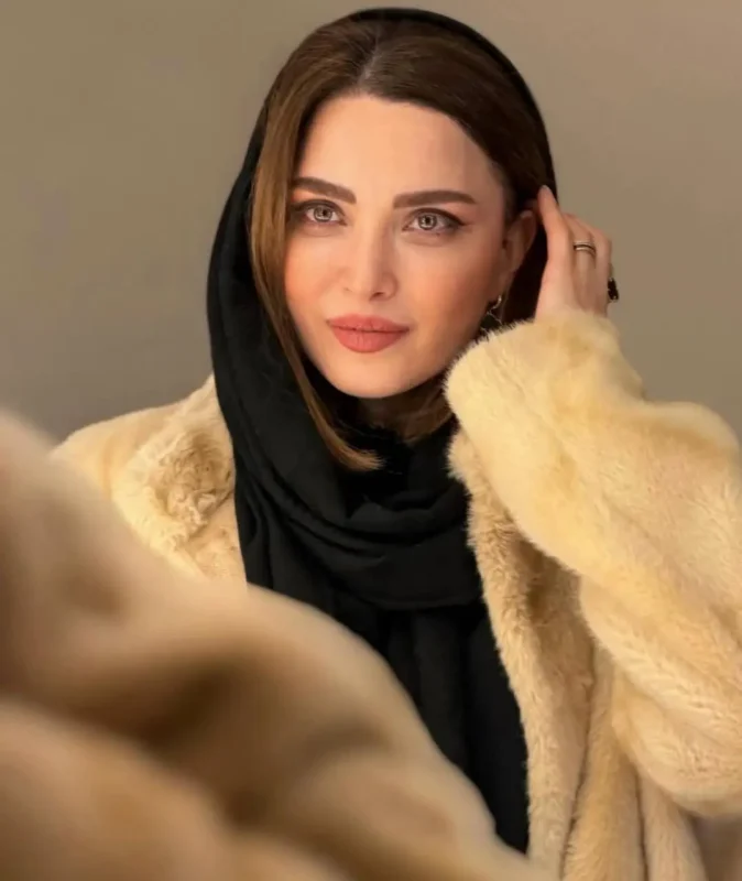 استایل پاییزی و شیک بهنوش طباطبایی در کنسرت علیرضا عصار photo 2025 12 12 17 51 40