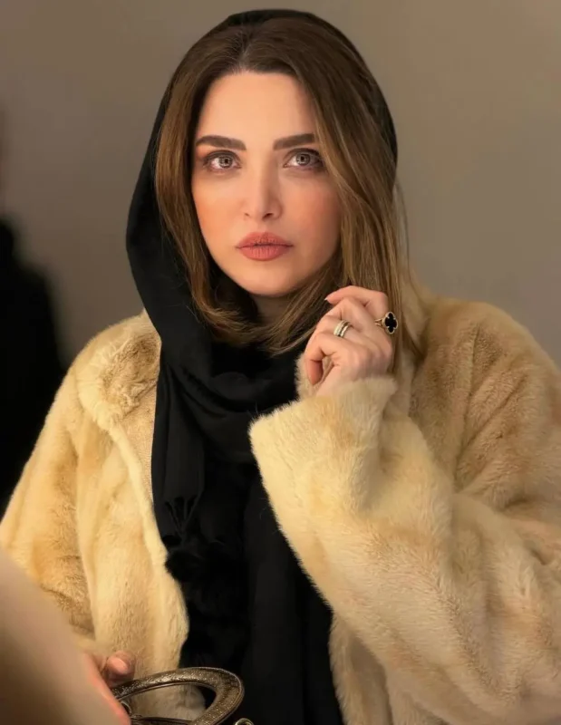 استایل پاییزی و شیک بهنوش طباطبایی در کنسرت علیرضا عصار photo 2025 12 12 17 51 43