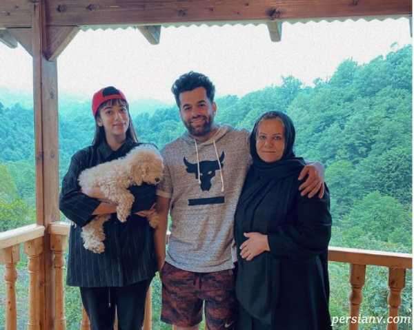 تصویر روز | رضا بهرام در کنار مادر و خواهرش شمال کشور استایل جدید رضا بهرام