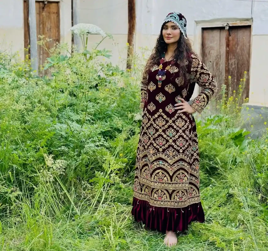 خبر روز | عکس جدید مامان صدیقه سریال بچه مهندس در لباس محلی و 36 سالگی sanazsaeedi official 1758882426 3730098605299341875 723651085 1