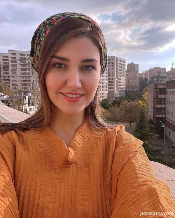 سلفی نیلوفر استخری