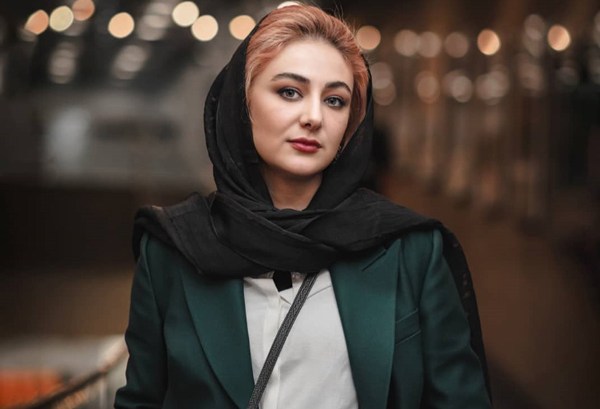 تصویر روز | ویدا جوان بازیگر تمام رخ در تراس خانه اش سلفی ویدا جوان