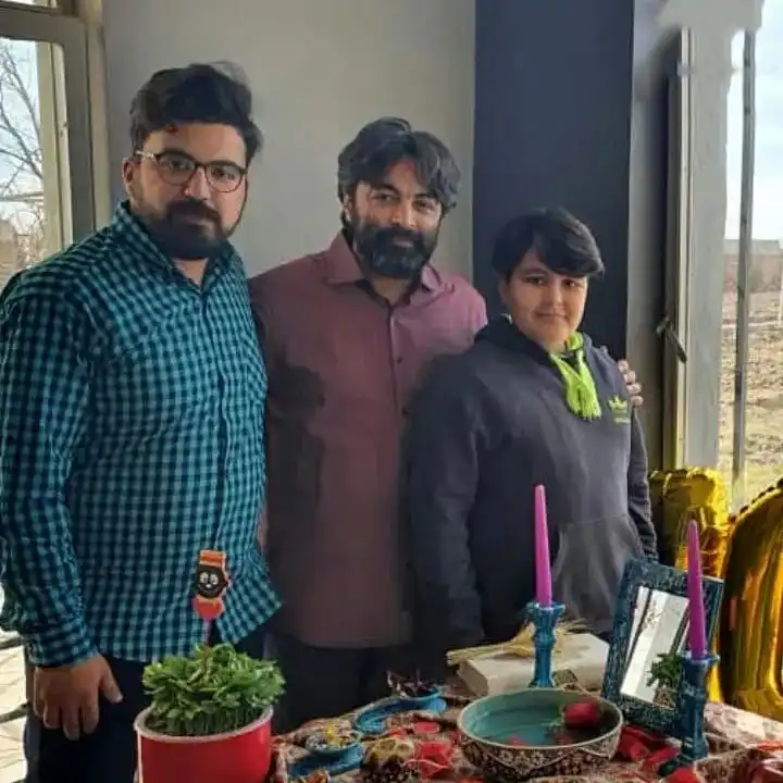 سفر در زمان| عکس شهرام خزرایی «کبیر جوان» سریال آنام در کنار دو پسرش sh.khazraei 1616338771 2534355763065820790 5045935599