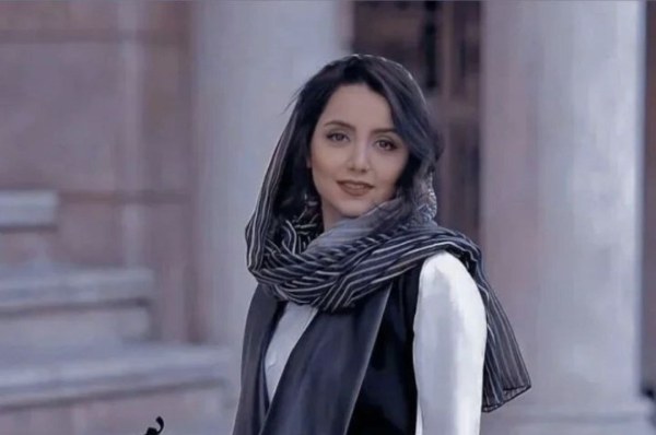 تصویر روز | تغییرات چهره جذاب نازنین بیاتی در گذر زمان شباهت نازنین بیاتی و خواهرش