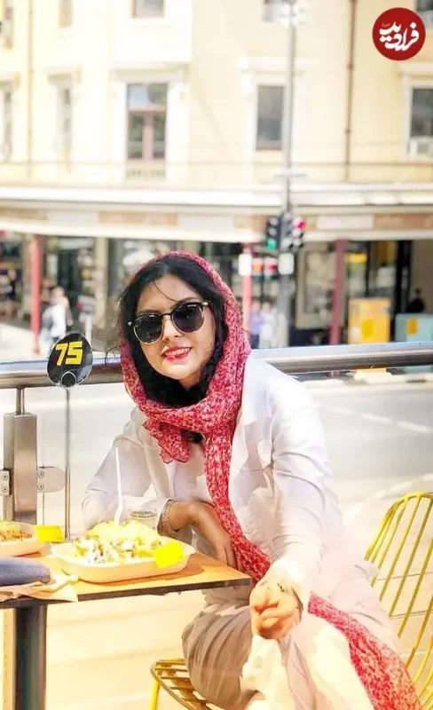 تصویر روز؛ شیوا مکی نیان شری سریال پایتخت 7 در یک رستوران در استرالیا سال 97 shivamakinian 1551804268 1993001111083385808 726903217 1