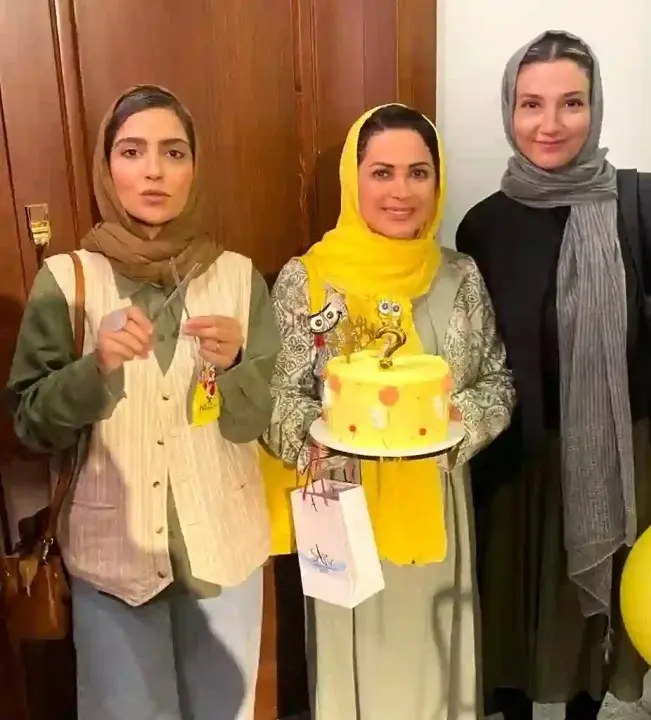 تصویر روز | تغییر چهره دیدنی «حدیث میرامینی» نازگل 12 سال بعد سریال ستایش 2 در 35 سالگی 8 shouka daily art 1730647250 3493244781740465756 4780301296 720x720 1