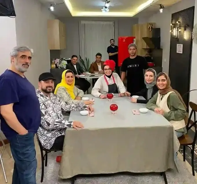 تصویر روز | تغییر چهره دیدنی «حدیث میرامینی» نازگل 12 سال بعد سریال ستایش 2 در 35 سالگی 9 shouka daily art 1730647250 3493244781765664357 4780301296 720x720 1