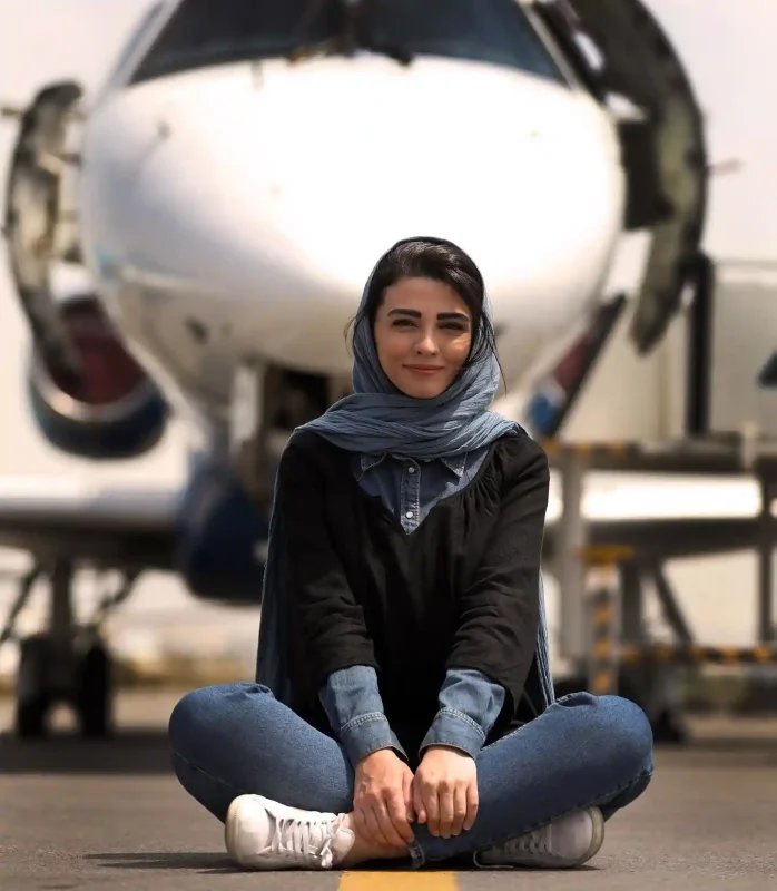 خبر روز | عکس دیدنی «شیوا» سریال بچه مهندس در مقابل یک هواپیما simakhezrabadi 1619023956 2556880729520074189 4557207418 1