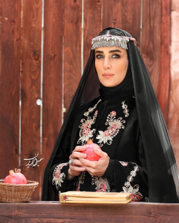 عکس سوگل طهماسبی با چادر سوگل طهماسبی با چادر
