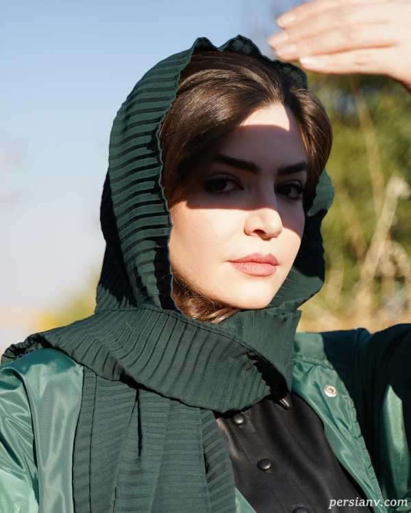 تصویر روز | آوا دارویت با ست لباس چرم در یک خانه قدیمی تیپ جدید آوا دارویت