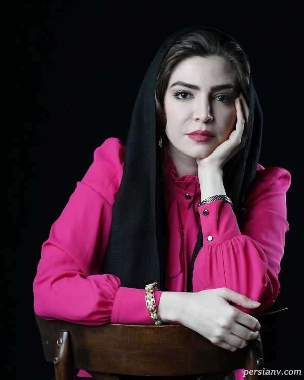 تصویر روز | آوا دارویت با ست لباس چرم در یک خانه قدیمی بازیگر معروف