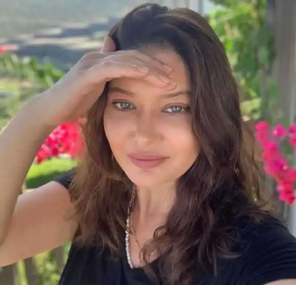 تصویر روز | نورگل یشیلچای بازیگر زن معروف ترکیه به همراه پسرش turkish actress nurgul yesilcay 1
