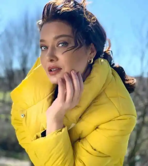 تصویر روز | نورگل یشیلچای بازیگر زن معروف ترکیه به همراه پسرش turkish actress nurgul yesilcay 2