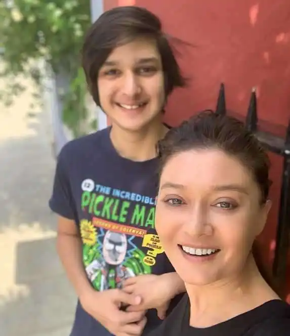 تصویر روز | نورگل یشیلچای بازیگر زن معروف ترکیه به همراه پسرش turkish actress nurgul yesilcay
