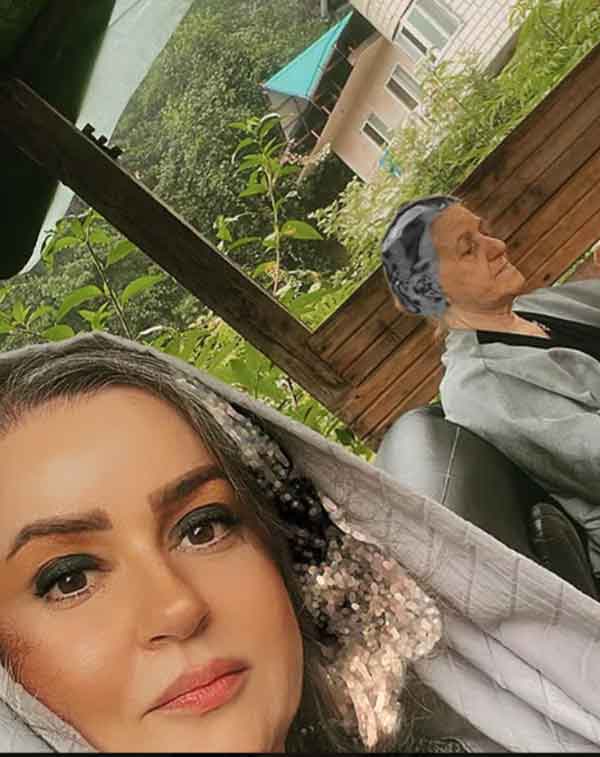 تصویر روز | نعیمه نظام دوست با موهای سفید و رنگ نشده مادر بازیگر سریال ساختمان پزشکان