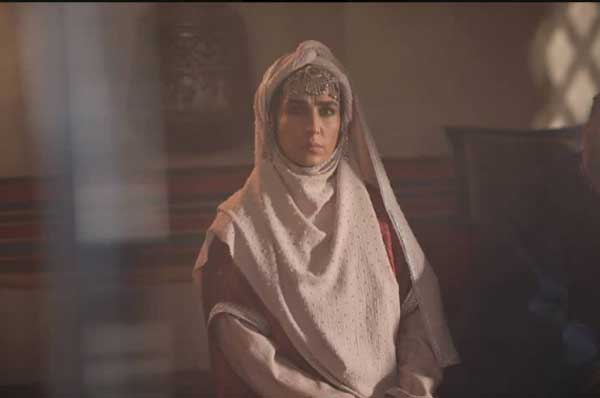 پوشش متفاوت بازیگر سریال نجلا