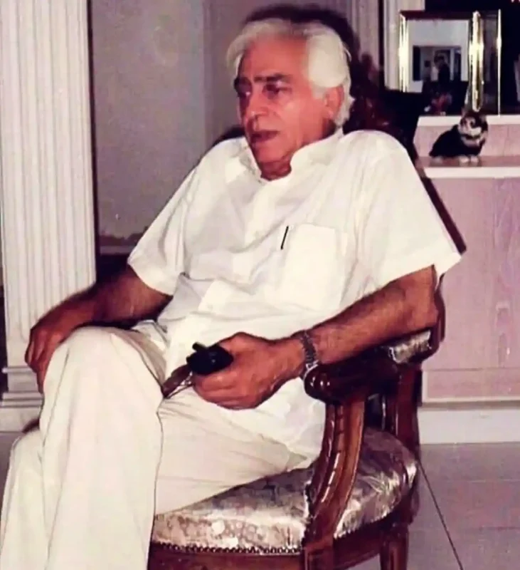 خبر روز | عکس کمتر دیده شده فردین در دوران پیری و در خانه شخصیاش در تهران zirkhaki fiilm 1755875556 3704875155482437988 1917305573 11zon