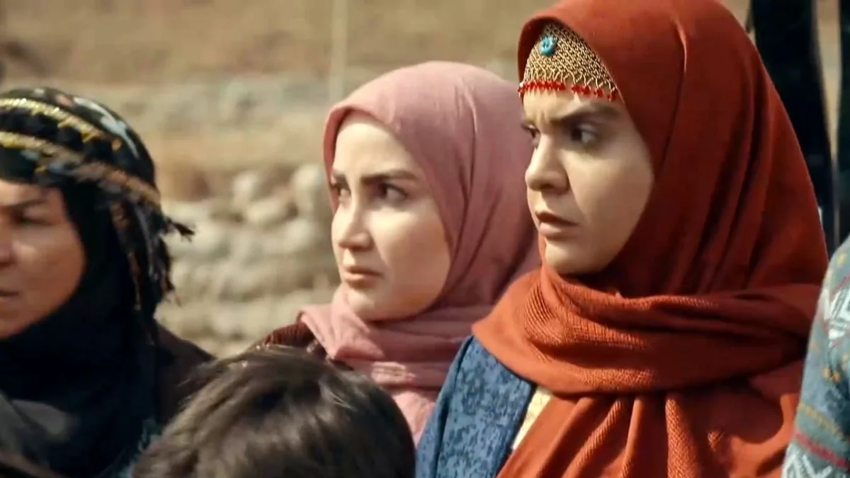 عکس «ماه کاووس» سریال نون خ در کنار فرامرز قریبیان