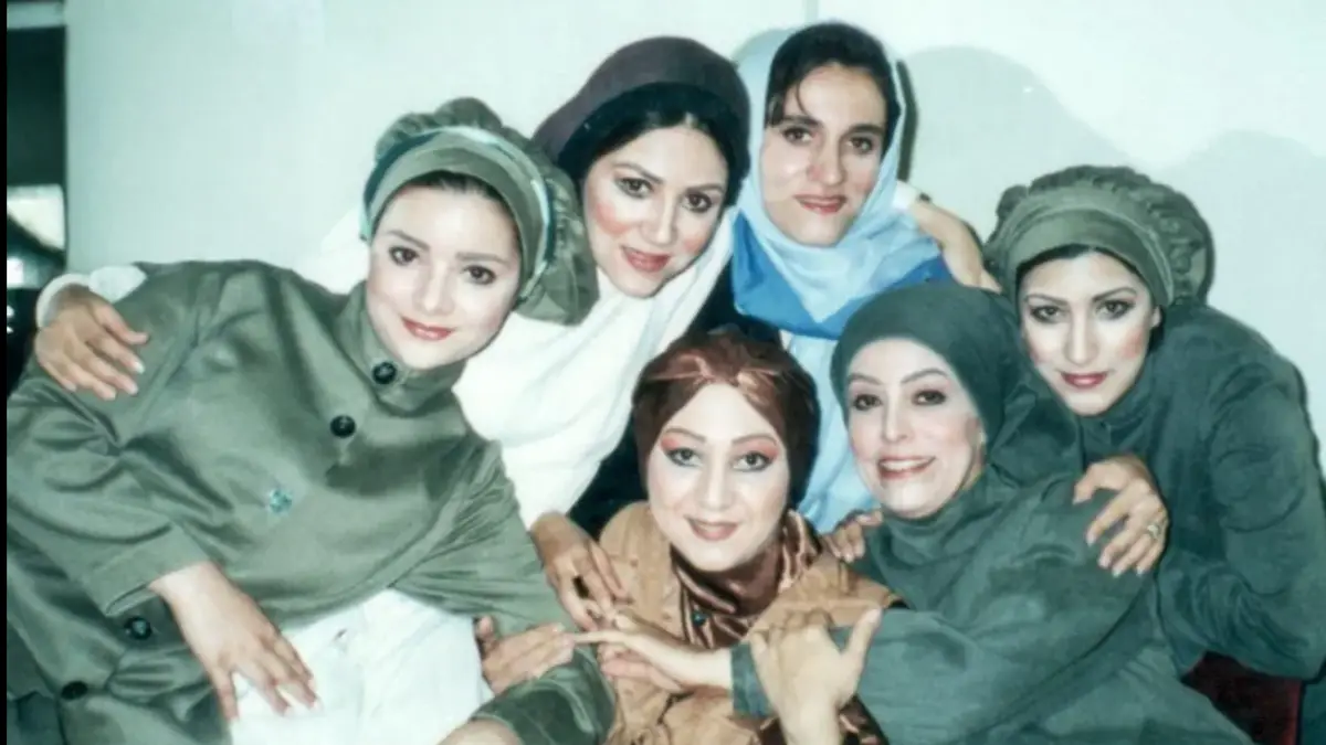 عکس قدیمی آتیه جاوید مادر گلرخ یا زن داداش نقی معمولی در پایتخت عکس قدیمی آتیه جاوید مادر گلرخ یا زن داداش نقی معمولی در پایتخت