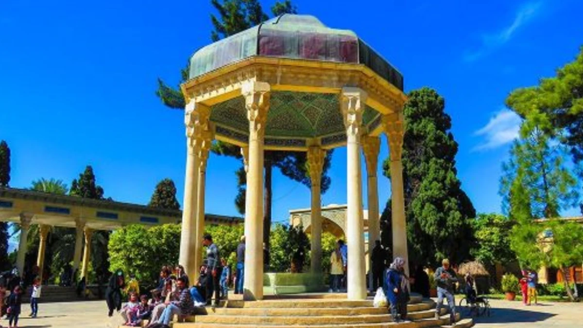 آرامگاه حافظ شیرازی در دوران مشروطه
