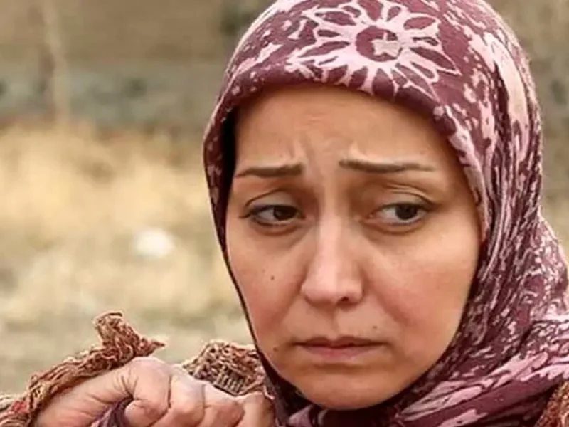 آرزو افشار در نقش آفرین همسر شکیب به همراه دخترخواندهاش