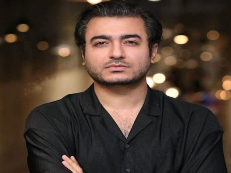 چهره روز | آرمین رحیمیان بازیگر شبی که ماه کامل شد در کنار مادر جوانش