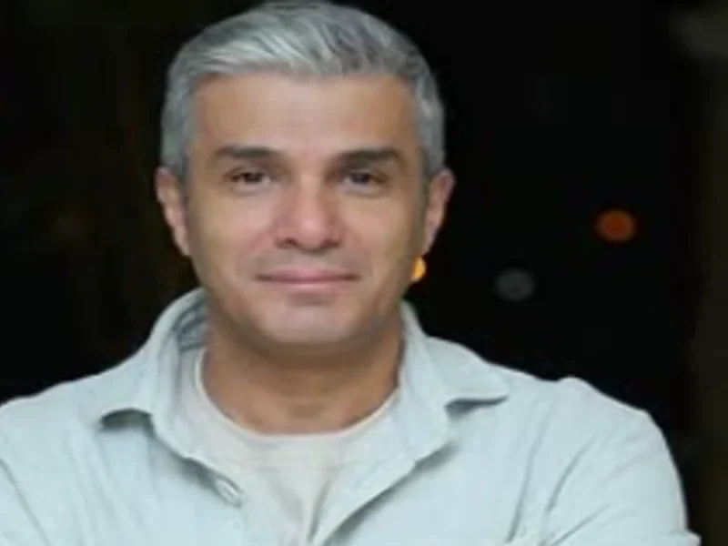 عکس دیدنی و جذاب آریا عظیمی نژاد در کنار خانواده در اکران مردمی