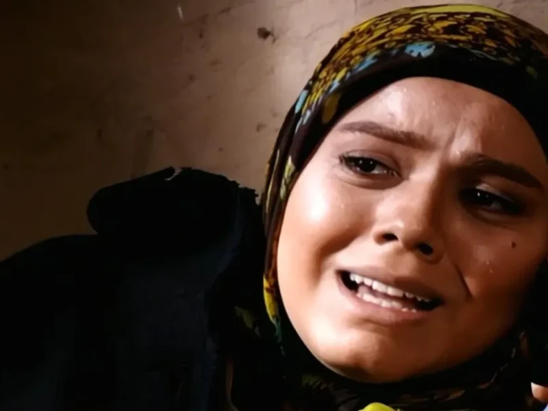 آزاده زارعی بازیگر نقش «باران» سریال آوای باران در خیابان‌های کانادا