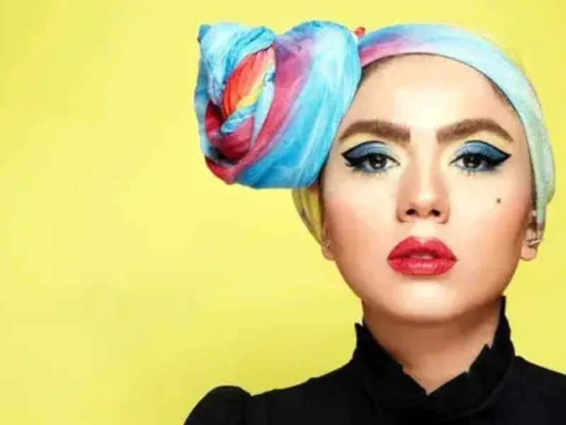 تولد دیدنی آزاده زارعی؛ باران سریال آوای باران با کیک بارسلونایی