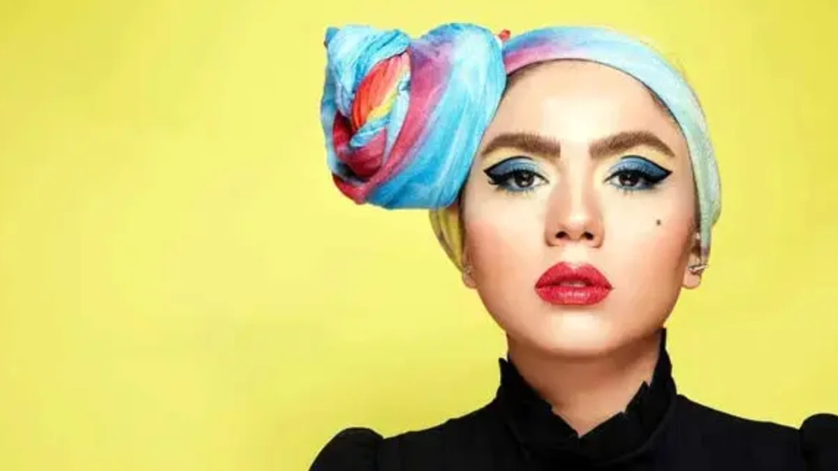 تولد دیدنی آزاده زارعی؛ باران سریال آوای باران با کیک بارسلونایی تولد دیدنی آزاده زارعی؛ باران سریال آوای باران با کیک بارسلونایی