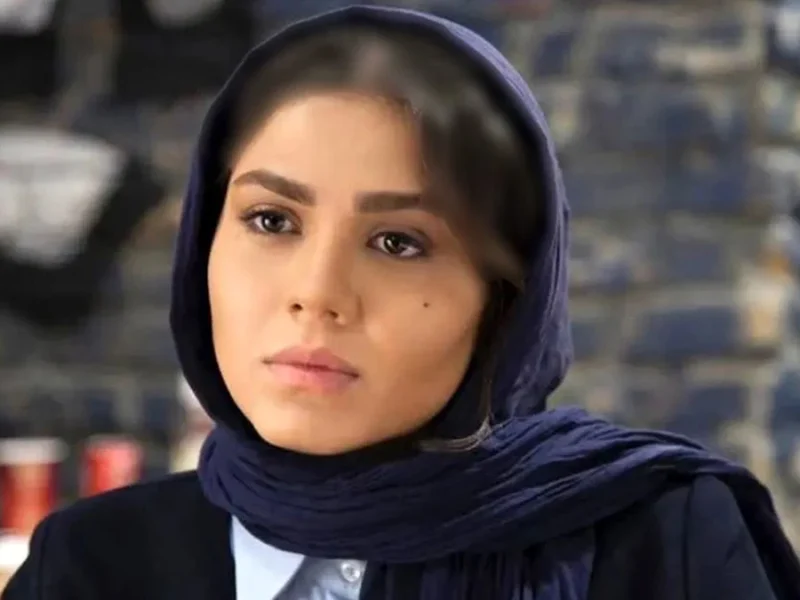 پوشش خاص آزاده زارعی در دل کویر