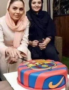 تولد دیدنی آزاده زارعی؛ باران سریال آوای باران با کیک بارسلونایی آزادهزارعی 1