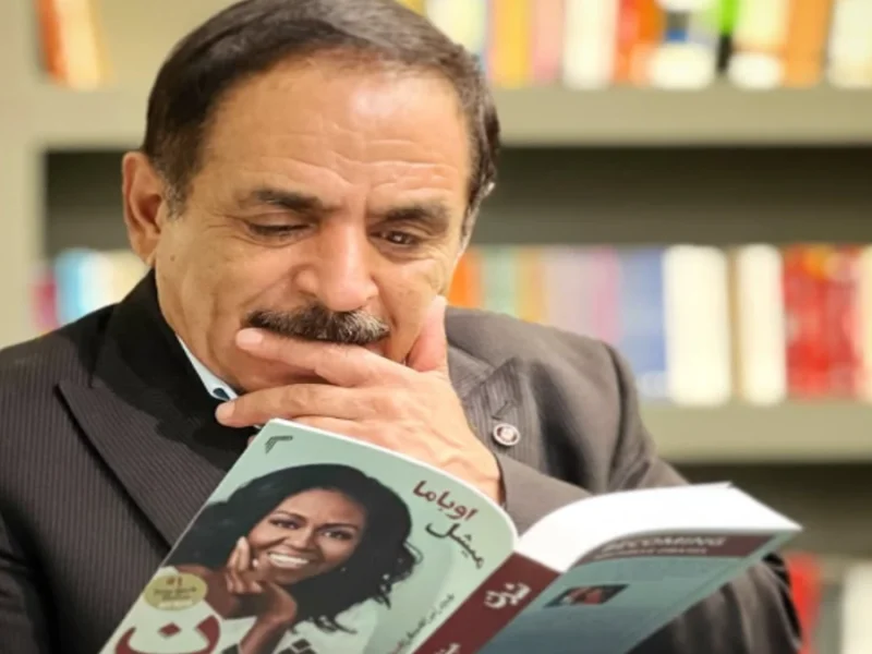قدرت الله ایزدی آقا رشید با پوشش خاص در استخر