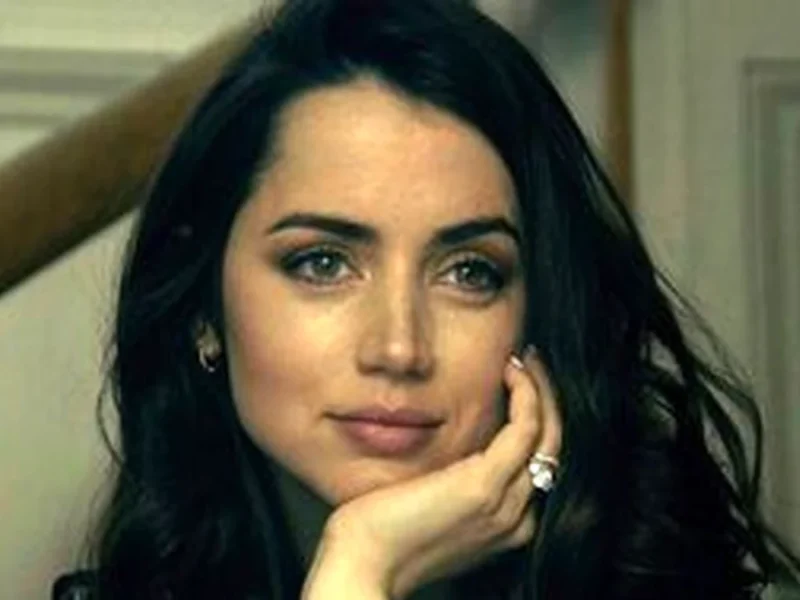 عکس؛ بازیگر مشهور هالیوود آنا دِ آرماس در مسجد شیخ زاید سفر به ابوظبیِ امارات