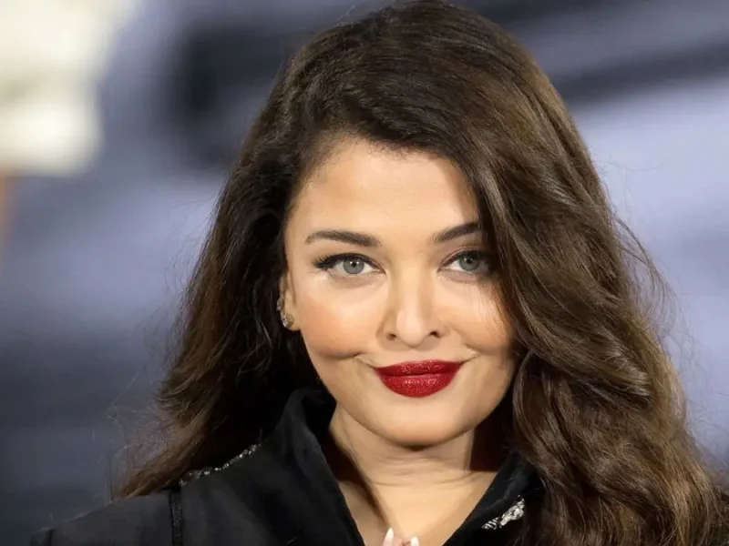 سفر در زمان| عکس «آیشواریا رای» در پشت صحنه فیلم عروس و تعصب در بمبئی عکس «آیشواریا رای» در پشت صحنه فیلم عروس و تعصب در بمبئی