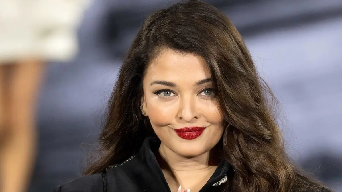 سفر در زمان| عکس «آیشواریا رای» در پشت صحنه فیلم عروس و تعصب در بمبئی عکس «آیشواریا رای» در پشت صحنه فیلم عروس و تعصب در بمبئی