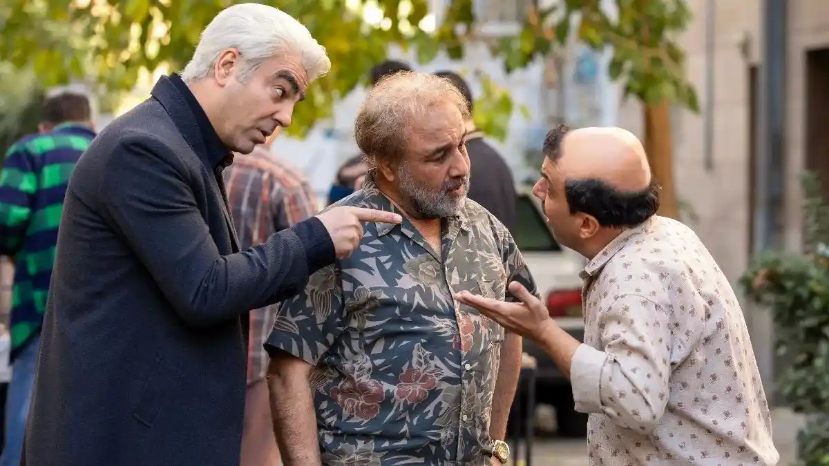 بهزاد خلج و رضا عطاران در پشت صحنه سریال اجل معلق