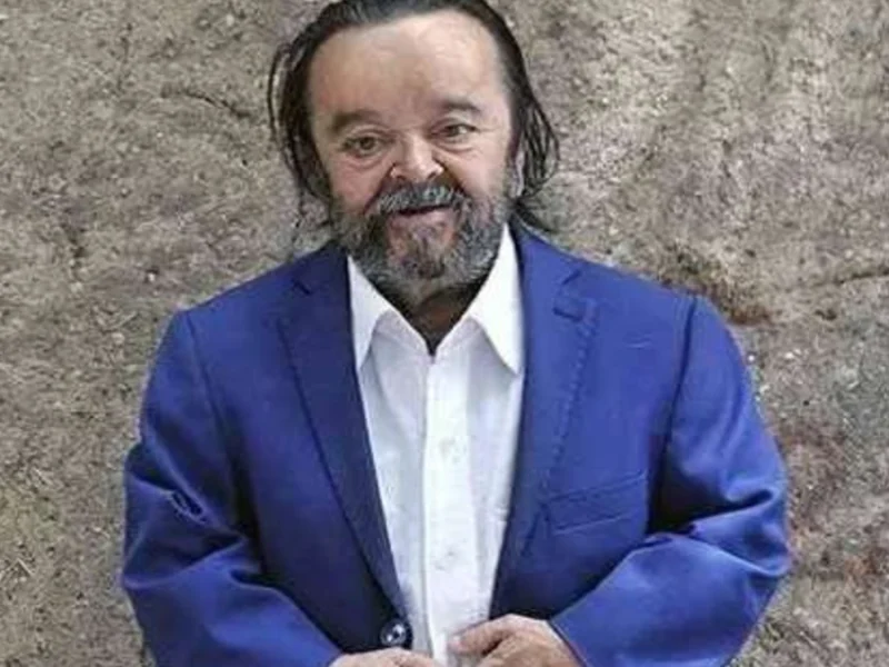 قاب خانوادگی اسدالله یکتا در کنار پسرانش محمد و احمد