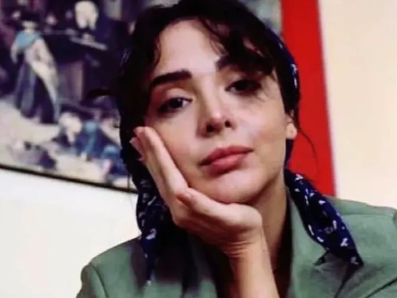 تشکر ویژه المیرا دهقانی از میکاپ آرتیست خود؛ واقعا هم قابل تشکره