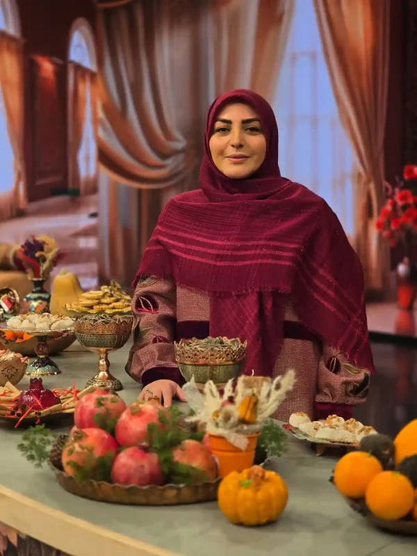 عکس شب یلدا ۱۴۰۴: تیپ زیبای یلدایی المیرا شریفی‌مقدم در تلویزیون | گلی شی