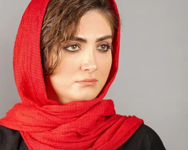 الناز ملک با پوششی از رنگ های روشن؛ چه بهش میاد