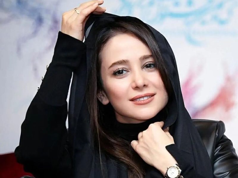 تصویری از لبخند الناز حبیبی و ستاره پسیانی