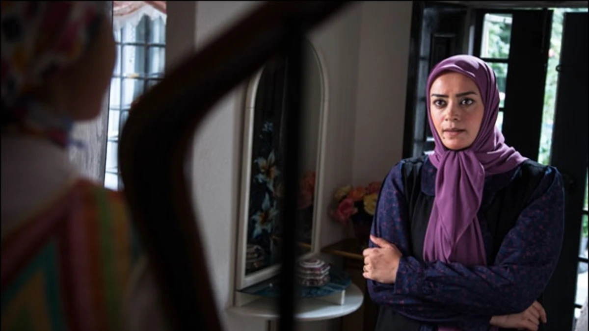 تغییر چهره الهام چرخنده با چادر، در بیت رهبری و در دیدار با رهبر معظم انقلاب تغییر چهره الهام چرخنده با چادر، در بیت رهبری و در دیدار با رهبر معظم انقلاب