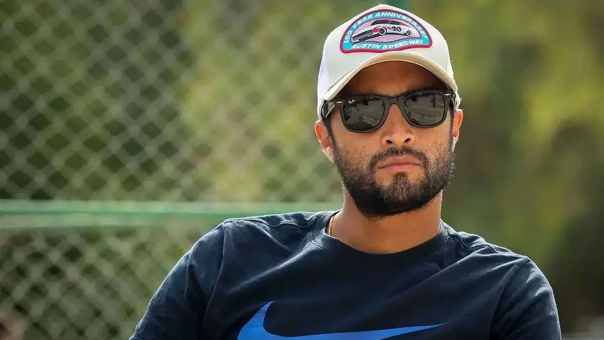 خبر روز | عکس از چهره بانمک امیر جدیدی در کودکی کنار خانواده عکس از چهره بانمک امیر جدیدی در کودکی کنار خانواده