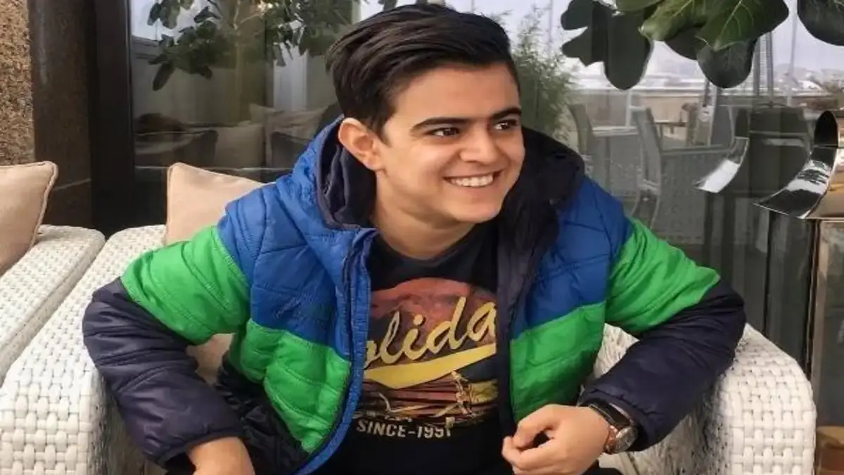 خبر روز | چهره جدید امیرمحمد متقیان که از عمو پورنگ پیرتر شده 1 چهره جدید امیرمحمد متقیان که از عمو پورنگ پیر تر شده