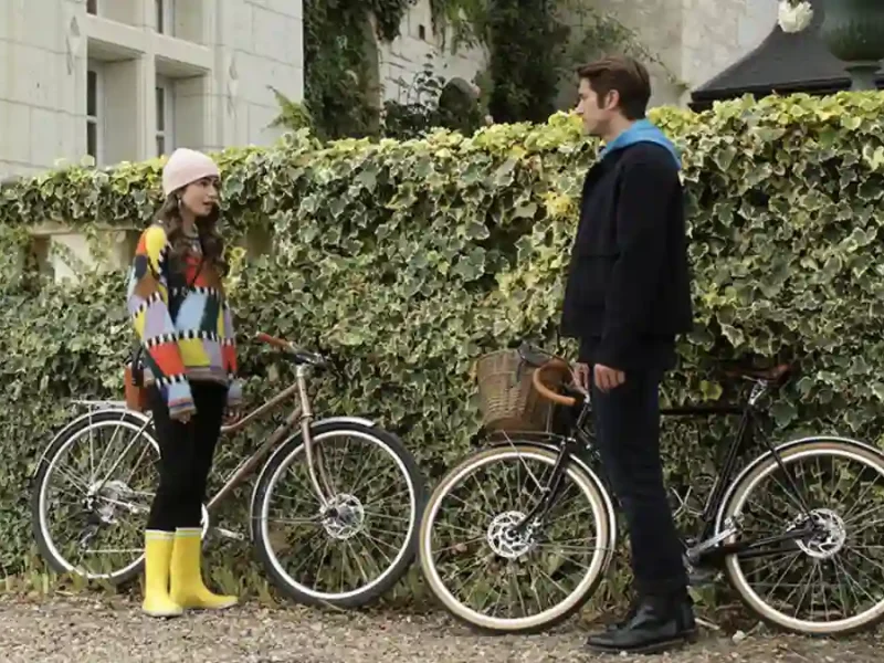 تیم تولید امیلی در پاریس در شوک