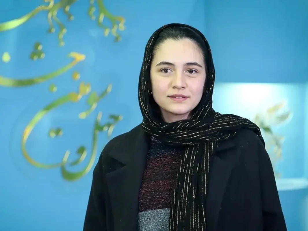 خبر روز | رونمایی از پوستر بهترین فیلم جشنواره فجر زیبا صدایم کن 3 امین1 2 edited