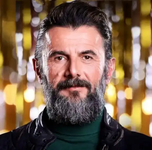 خانواده امین حیایی و مرگ خواهرش