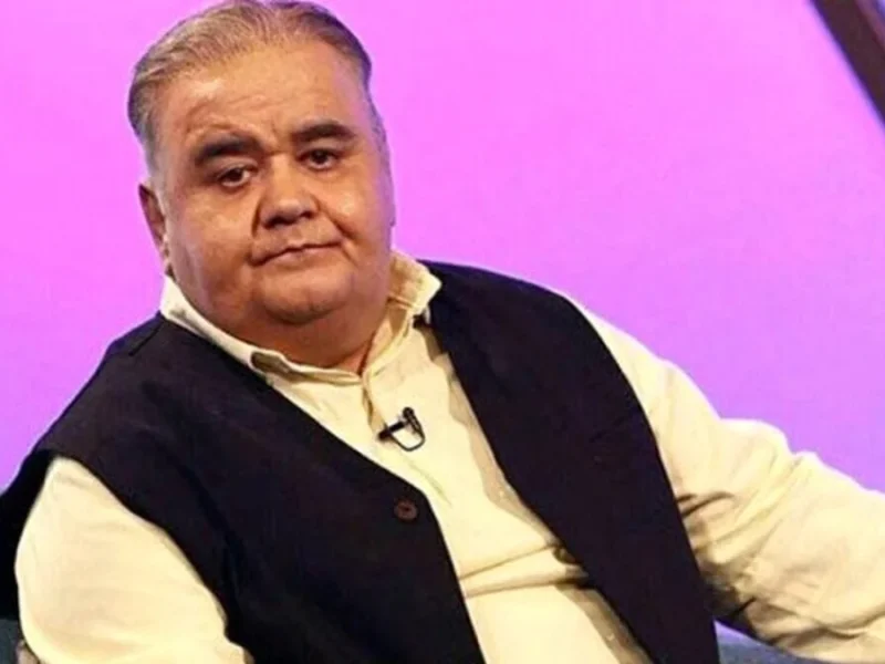 بازی جدید اکبر عبدی در کمدی سبزواران همراه عکس